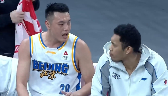 kaiyun 官网-你可是北京顶薪球员！范子铭4中0得0分 多次在场隐身遭球迷热议|篮板球|周琦|许利民|上海男篮|赵睿_新浪体育_新浪新闻