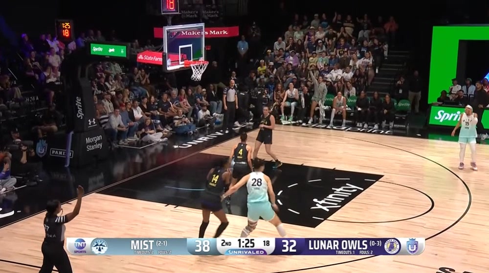 李月汝出战3分钟就砍下全队半场最高13分！三分+全场一条龙秀爆了