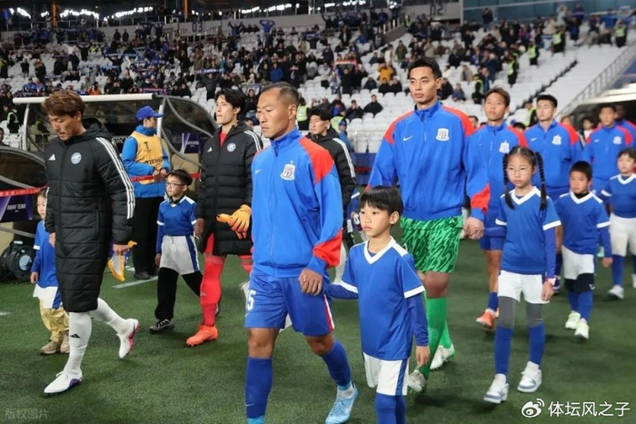 体育视频直播-富得流油，申花仅一年球衣广告就3亿，还有门票周边，可独立运营|上海申花|中超|上海申花足球俱乐部|球迷|收入_新浪体育_新浪新闻