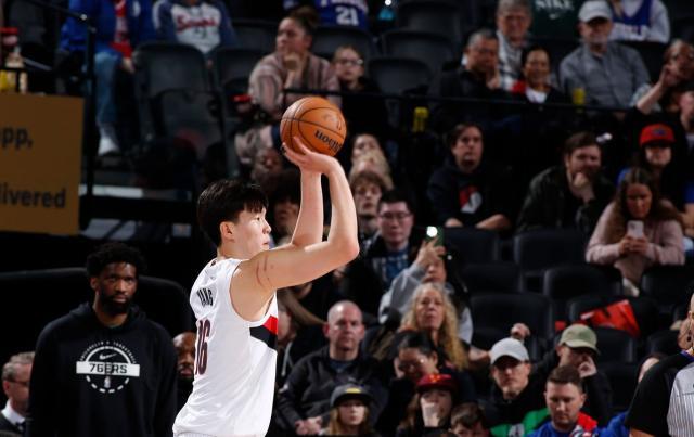 体育视频直播-开拓者大胜76人！杨瀚森砍2分1板：虚晃上篮很精妙